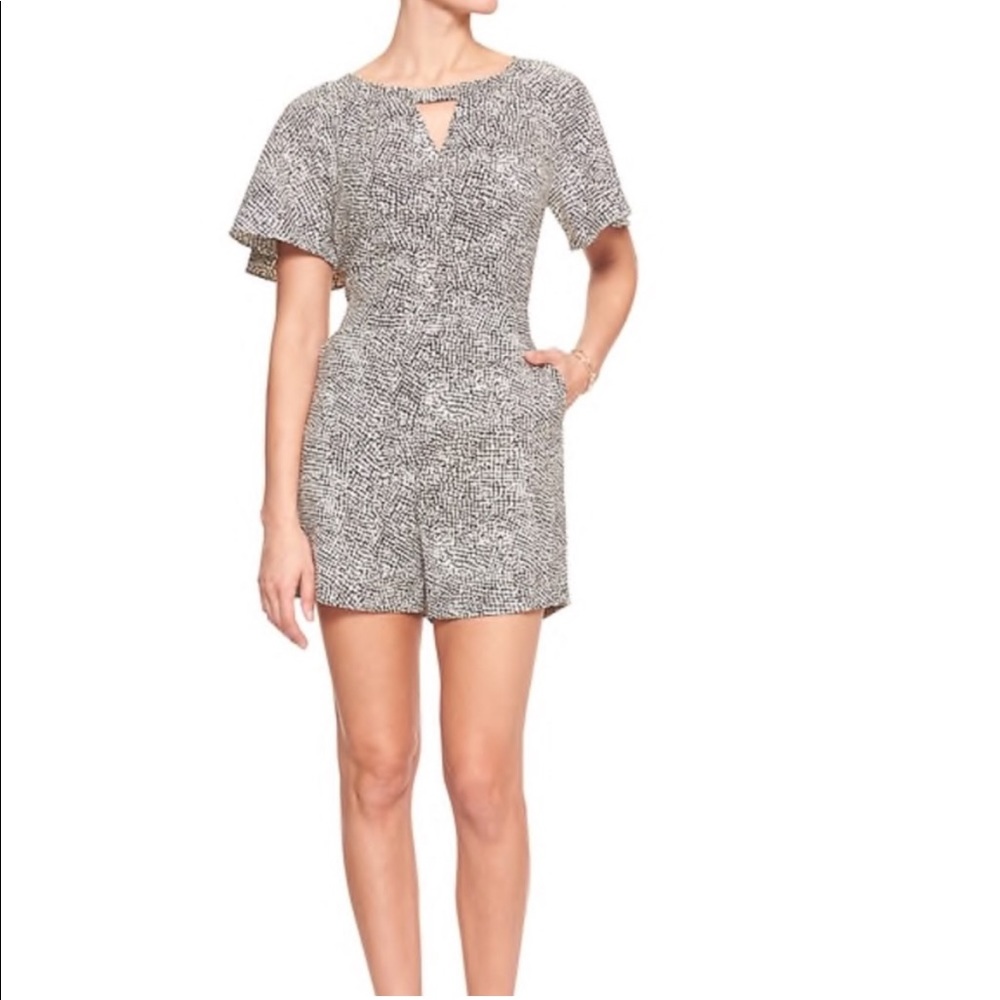 NWT Banana Republic Factory black and white printed keyhole romper   Size 2